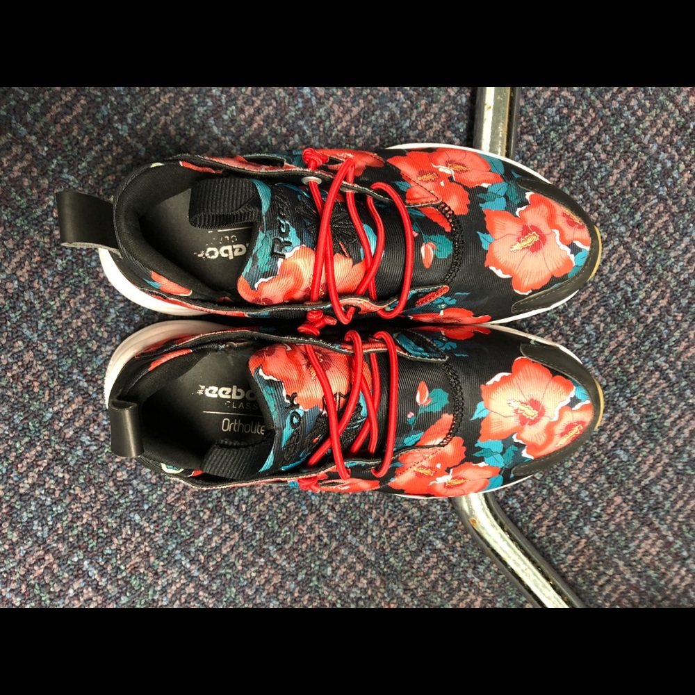 New condition Reebok Shoes - Picture 2 of 5
